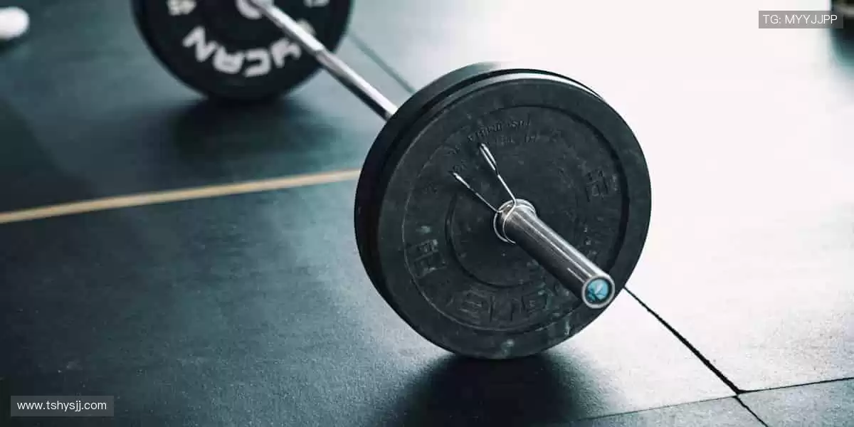 📱边看边聊，与全球球迷共享精彩时刻！💬